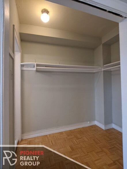Building Photo - 711 W Belmont Ave