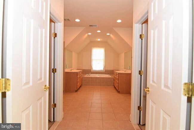 Building Photo - 4619 Beaufont Spring Ct