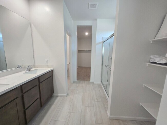Building Photo - New Build 4 bed/3 Bath Home