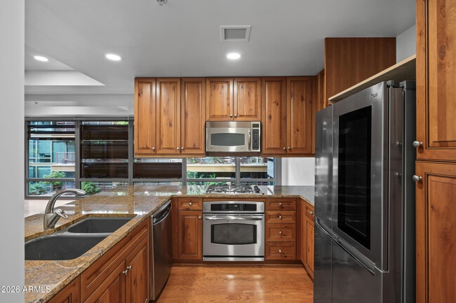 Building Photo - 7141 E Rancho Vista Dr