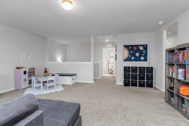 Building Photo - ASK ABOUT FREE APPLICATIONS THROUGH AUGUST!  "Spacious 6-Bedroom Retreat with 3.5 Baths and Over ...
