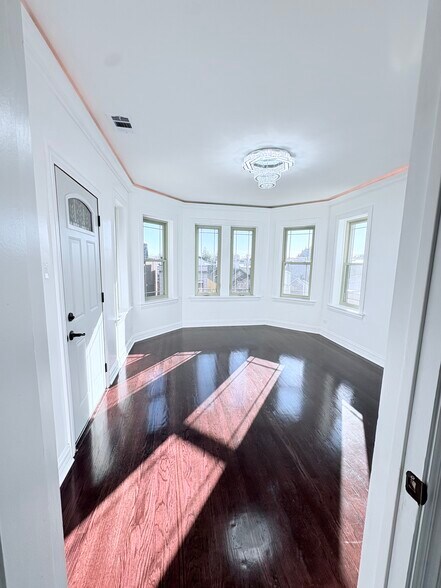 Building Photo - 2026 W McLean Ave