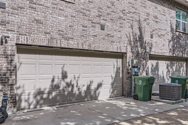 Building Photo - 1320 Lakecrest Ln