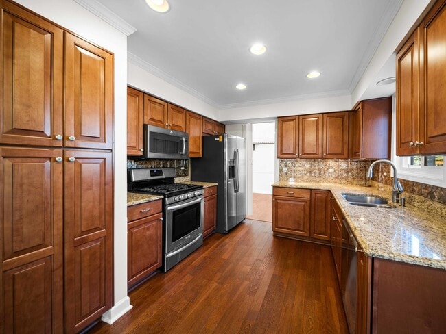 Building Photo - 97 E Harbor Dr