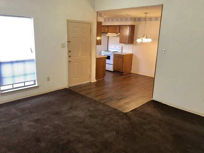 Building Photo - 3125 Tudor Ln