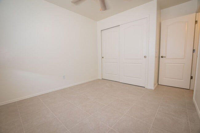 Building Photo - Charming 3-bedroom, 2-bathroom Home w/ 2 C...