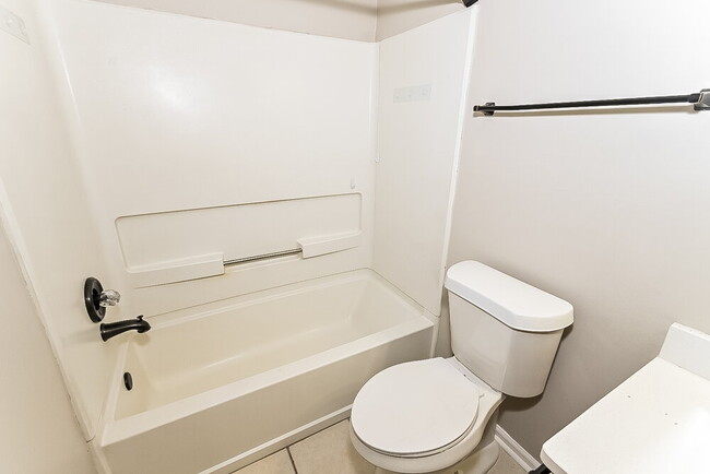 Building Photo - 2780 White Oak Dr