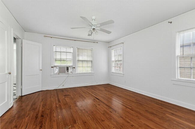 Building Photo - 5918 La Vista Dr