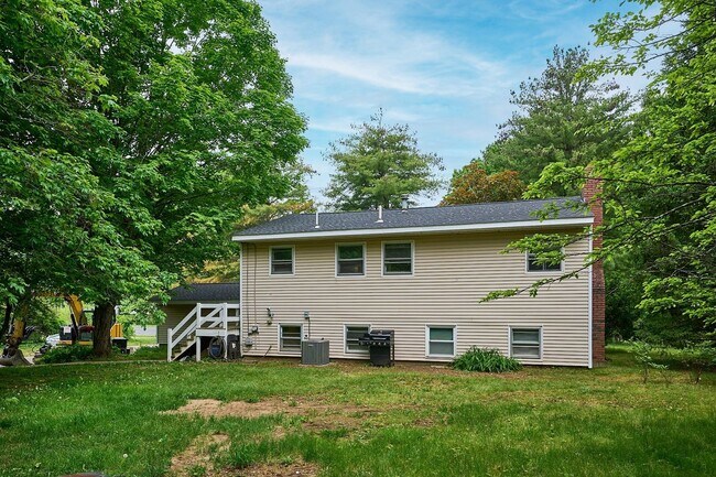 Building Photo - 167 Rocky Hill Rd