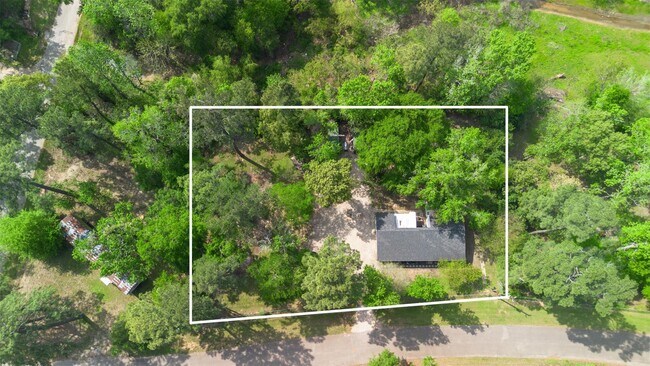 Building Photo - 30519 Lake Cir Ln