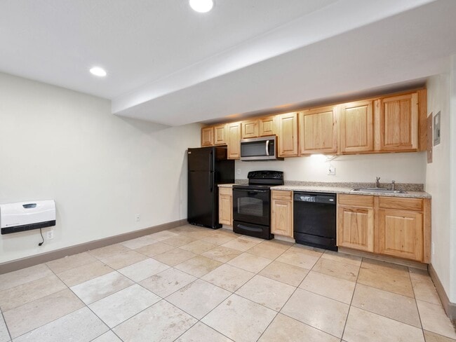 Building Photo - 25 E 2250 N