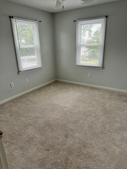 Upstairs Room 2 - 106 Lullwater Dr