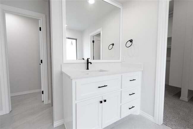 Building Photo - 5716 Lantana Ln