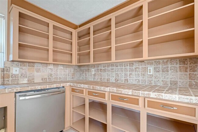 Building Photo - 13623 Fernhill Dr