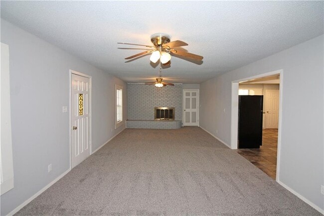 Building Photo - 2210 Kinyon Rd