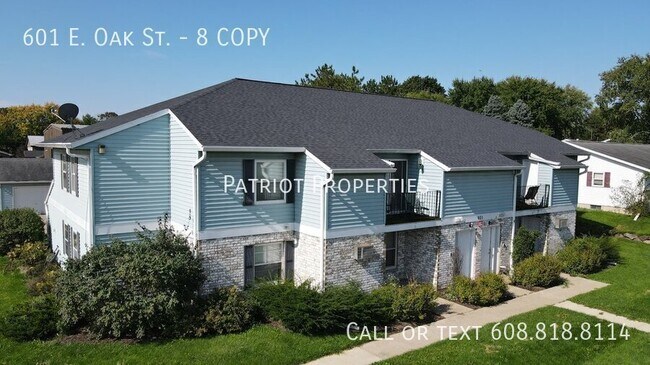 Building Photo - 601 E Oak St