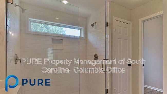 Building Photo - 229 Kenmore Park Dr