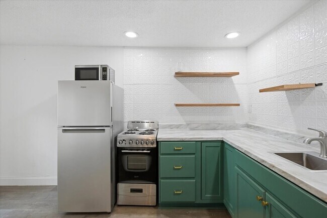 Building Photo - 4024 Collinwood Ave