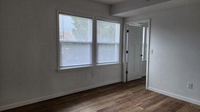 Building Photo - 908 E Gorham St