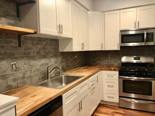 Building Photo - Ideal Location. .. Walk to Bart, Costco, Starbucks, Trader Joes, Kaiser Hospital