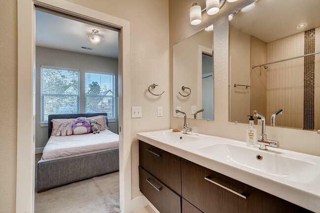 Building Photo - 534 S Lincoln St