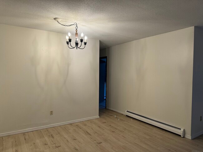 Building Photo - 565 Talcottville Rd