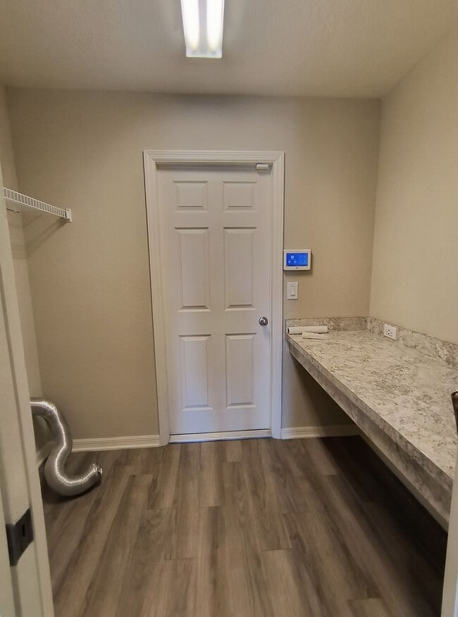 Building Photo - SOLAR ENGERY HOME!!! 4 BEDROOM 2 BATHROOM IN AUBURNDALE.