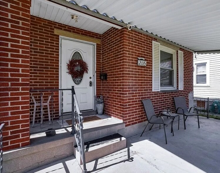 Building Photo - 2015 Rosemont Blvd