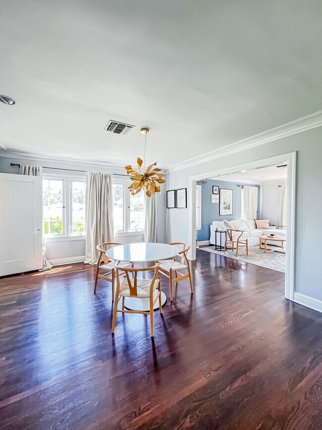 Building Photo - Unfurnished Light Filled Modern Spanish Home in Hollywood Hills