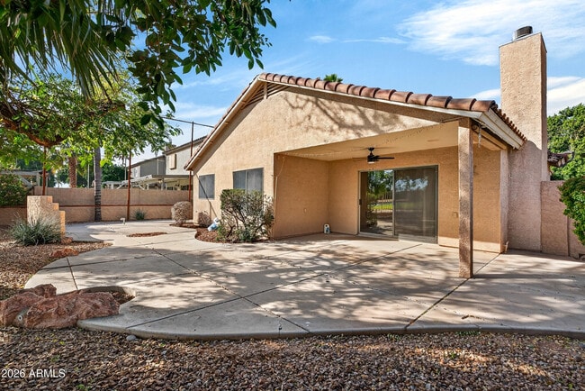 Building Photo - 1365 E Betsy Ln