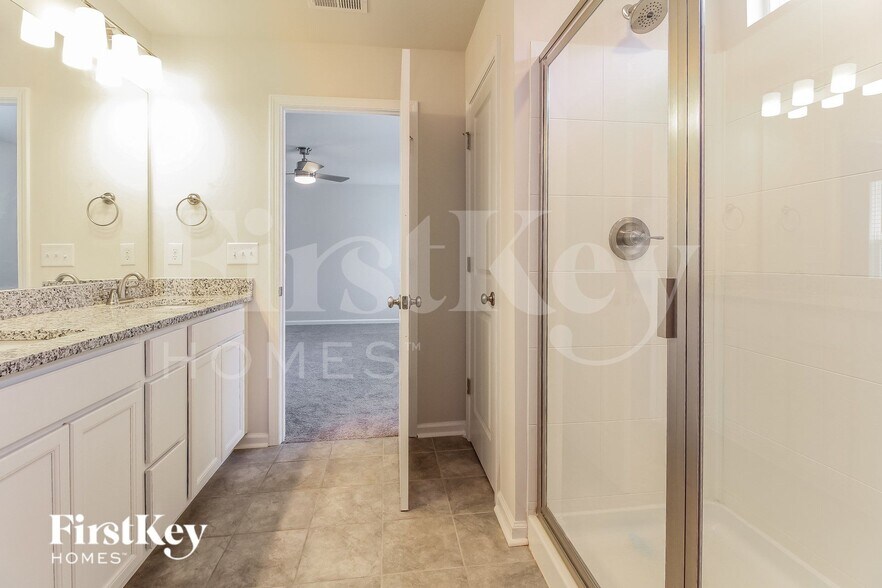 Building Photo - 1207 Mission Hill Ln