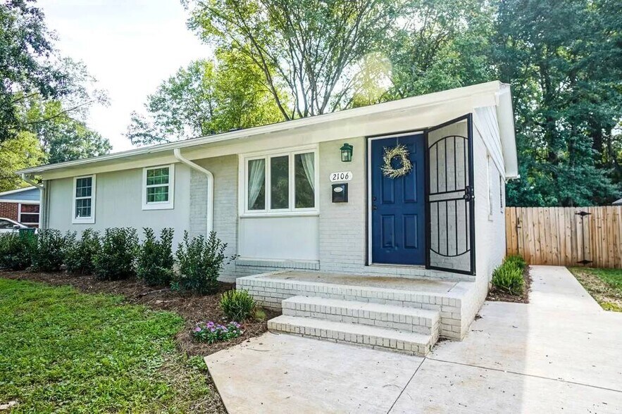 Primary Photo - 2106 Longleaf Dr