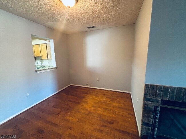 Building Photo - 34 Colleen Ct