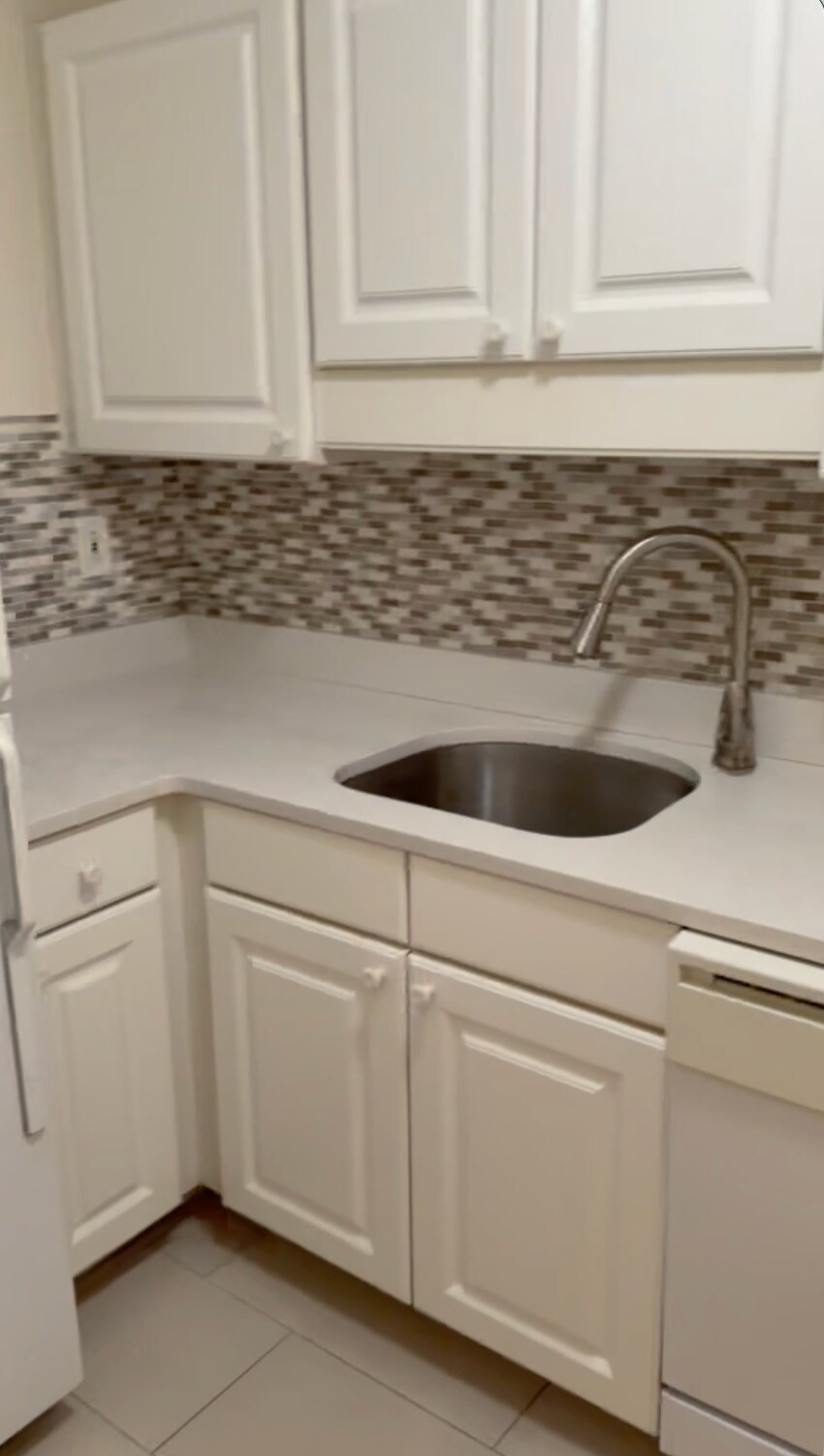 Building Photo - 57 Monmouth St