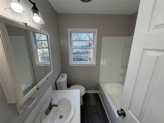 Building Photo - 350 Southlawn Dr