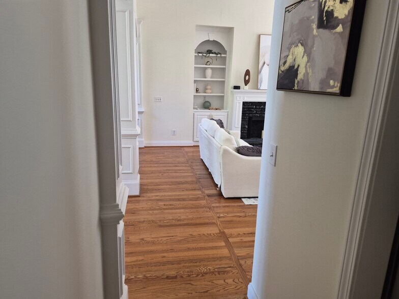 Building Photo - 4315 Rosemont Dr