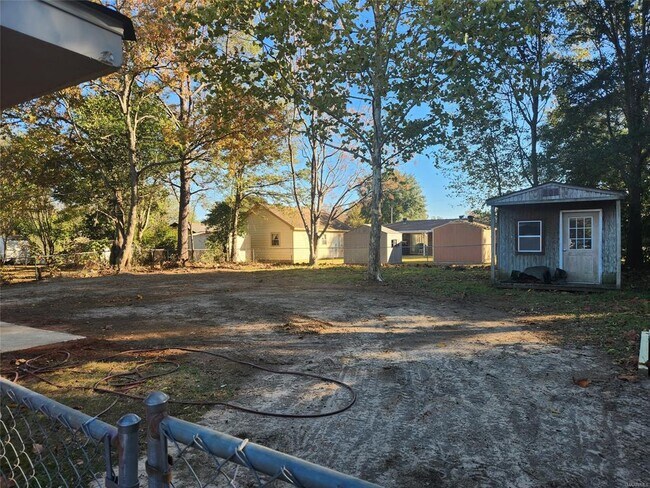 Building Photo - 122 Debra Dr