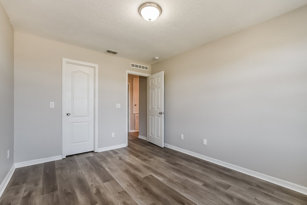 Building Photo - 1542 Sterns Dr