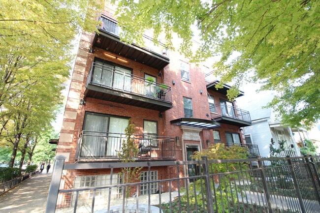 Primary Photo - 2640 W George St