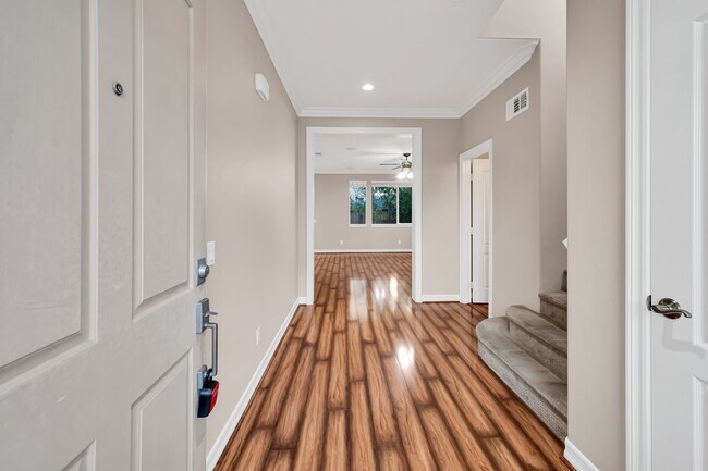 Building Photo - 10509 Hollingsworth Way