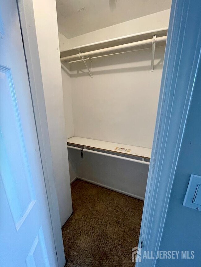 Building Photo - 410 Johnstone St