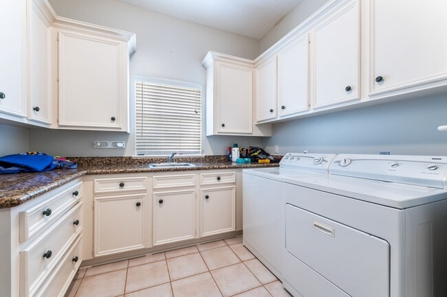 Building Photo - 10 Acorn Cluster Ct