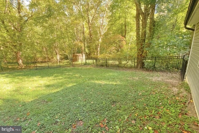 Building Photo - 9000 Marcellas Dr