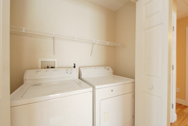 Building Photo - 638 Hope St