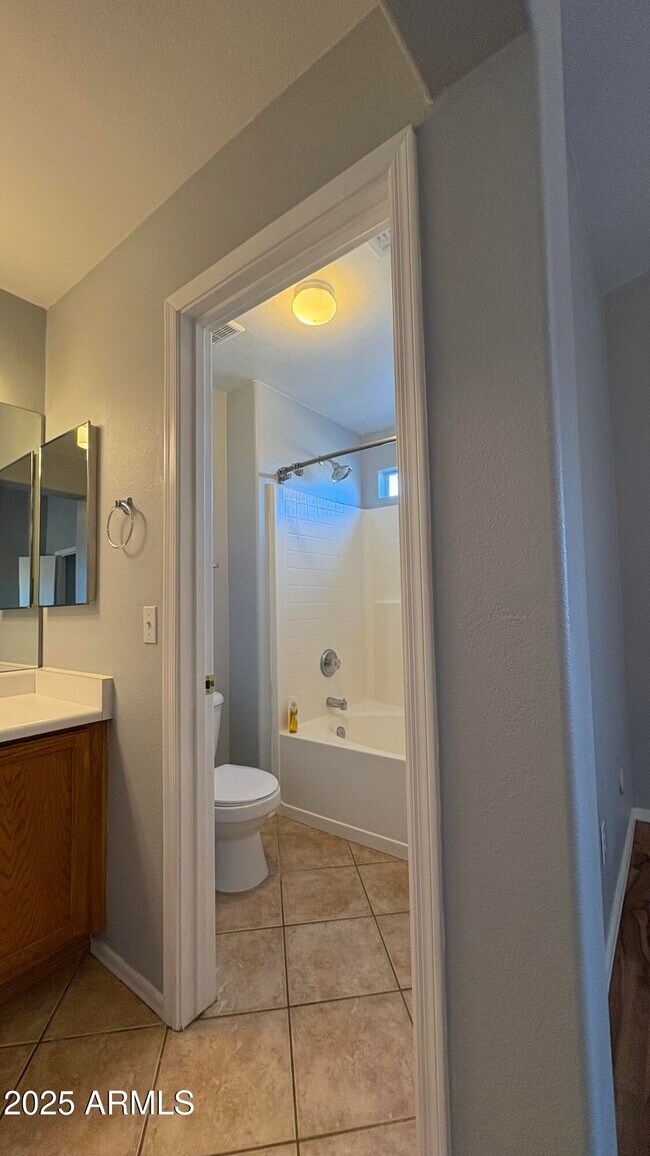 Building Photo - 9214 W Ross Ave