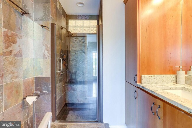 Building Photo - 2911 S Woodstock St