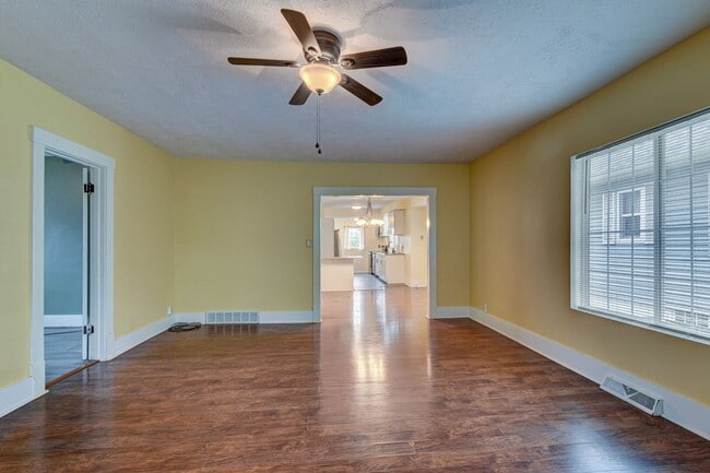 Building Photo - Charming and Spacious Home!