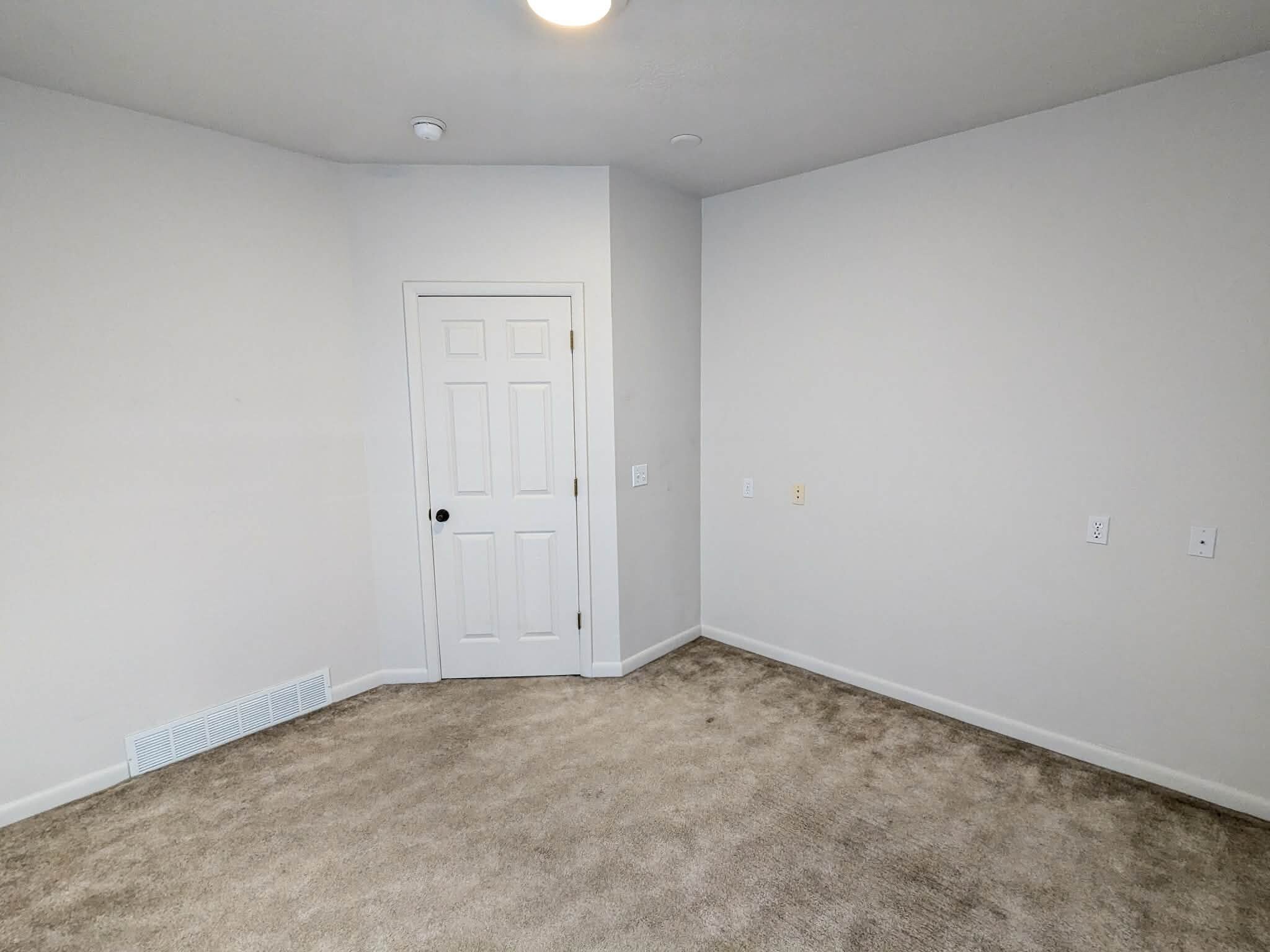 Building Photo - 1760 N 400 E