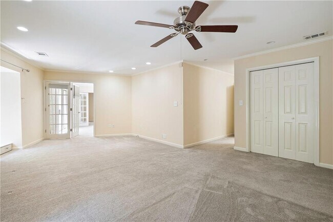 Building Photo - 25309 Plantation Dr NE