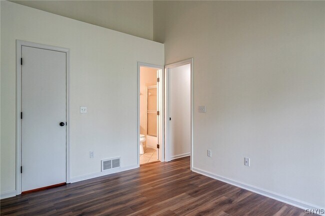 Building Photo - 2404 Pipers Ct